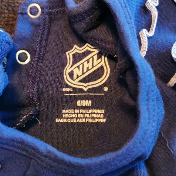 Toronto Maple Leafs onesie - Picture 2 of 3